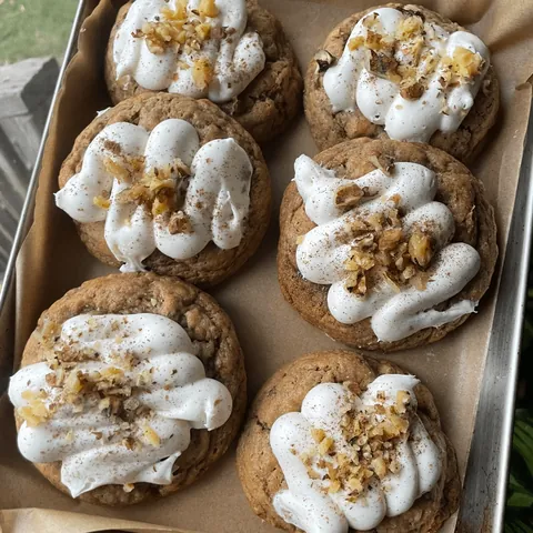 [Homemade] Chili + honey cornbread. Carrot cake cookies for dessert