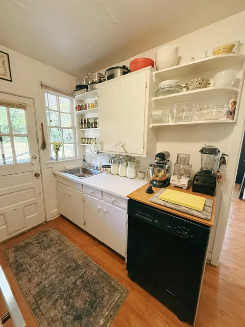 My cozy plant-filled apartment in Alabama (I’ve been told!)