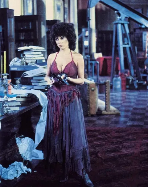 Behind the Scenes photos from the making of "Escape From New York" (released 45 years ago on July 10th, 1981)