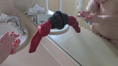 Relieving Razor after being filled