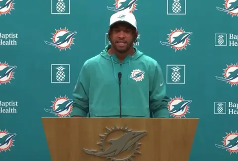 [Highlight] Tua Tagovailoa on team’s morale after 1-5 start:  "You get to see who a person really is as you're going through the hardships. You get to see, 'does this person start pointing fingers?'... there hasn't been any bickering or pointing of fingers."