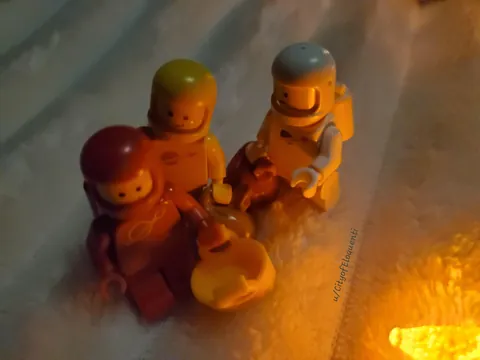 The haunted house and the secret portal. (f)