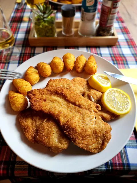 [I Ate] a chicken schnitzel with potato croquettes from Alf, Germany