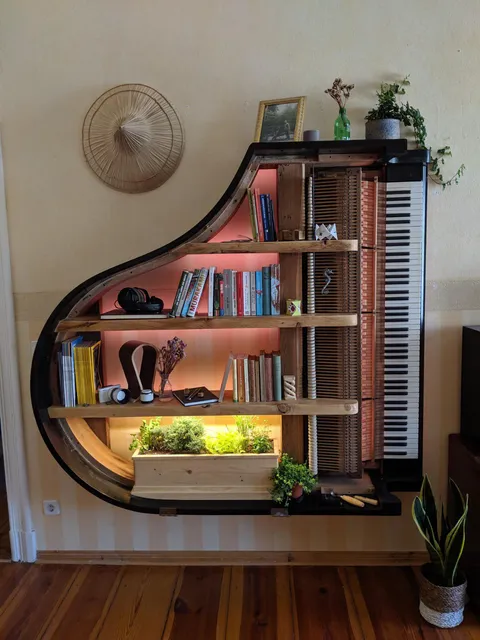 I made a piano shelf