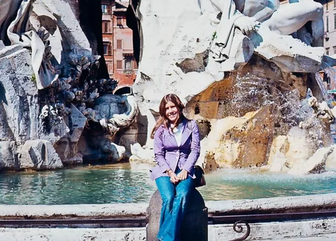 Carrie Fisher in a vacation thru Europe in 1971. Before her role in star wars when she was just the daughter of Debbie Reynolds.