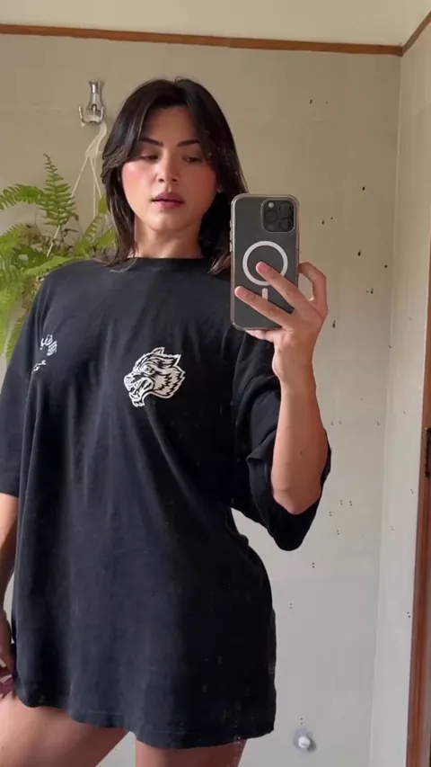 This shirt is basically an invitation to show off the hard work underneath