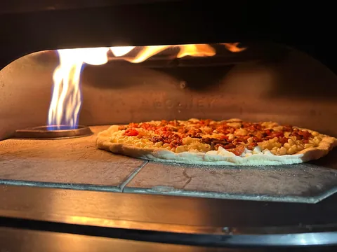 [Homemade] pizza with chunky meat sauce