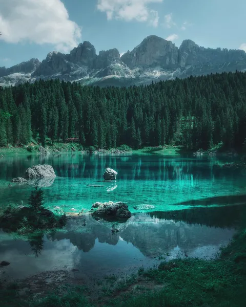 Lago di Carezza, Italy [OC] [3923x4906]