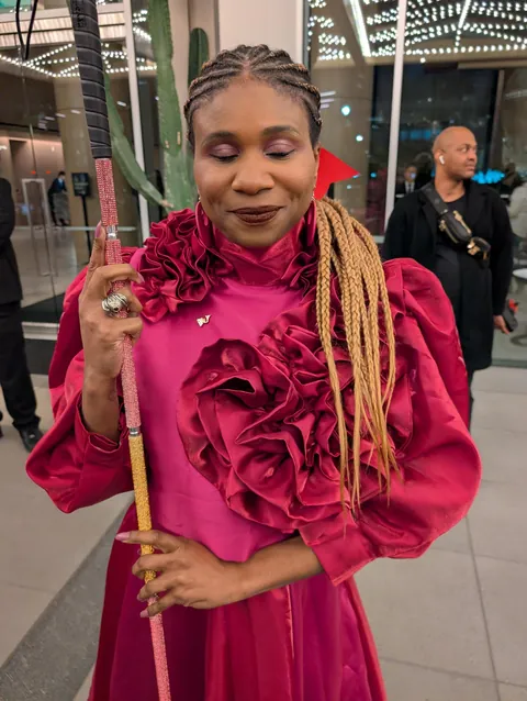 My SO is blind and I do her makeup, it's Grammy Week again! Magenta for Magenta sake for the BMC Black Carpet 💃🏾