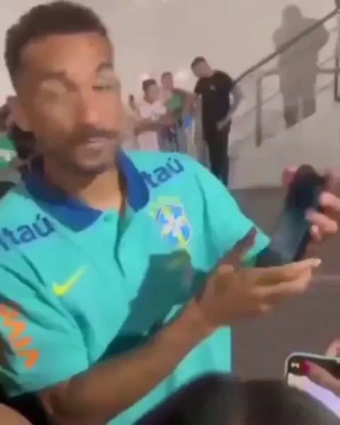 A fan asked Danilo to sign his phone but instead he typed his name on the fan's phone