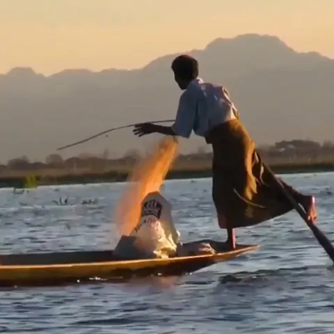 The Intha fishermen have a unique leg-rowing style
