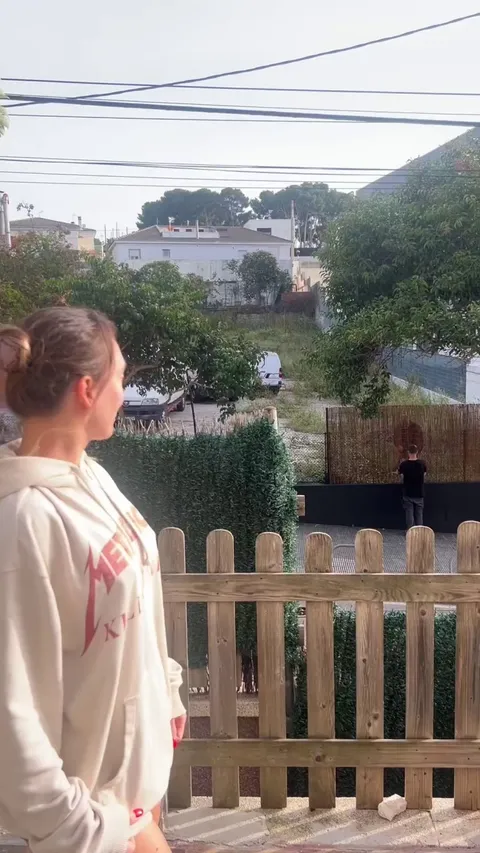 Dared to bare it all with the workers just steps away