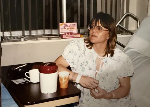 Smoking in the hospital hours after giving birth, 1986
