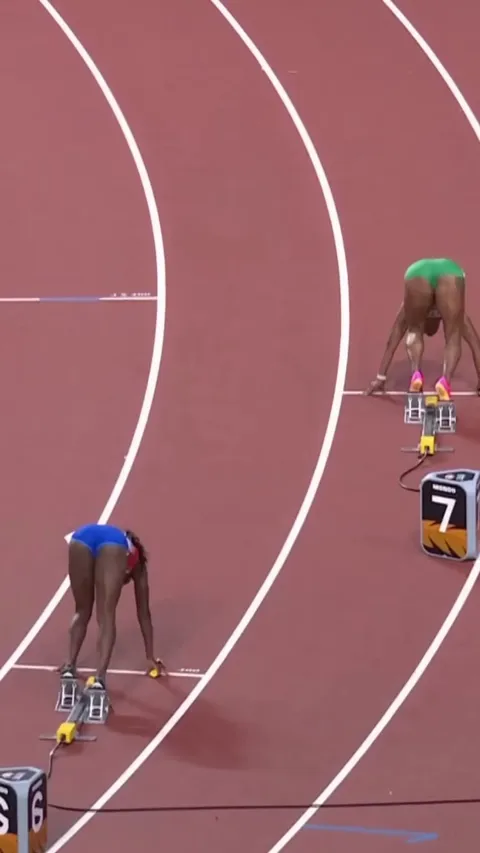 Sha Carri anchors USA s 4x100 WORLD TITLE