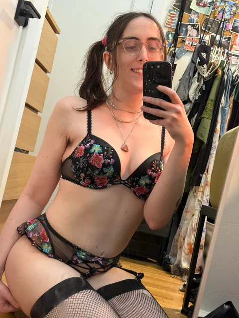 Swipe to undress 😈💕