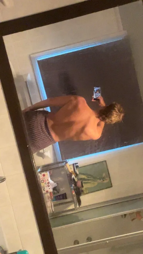 19 from australia, hmu