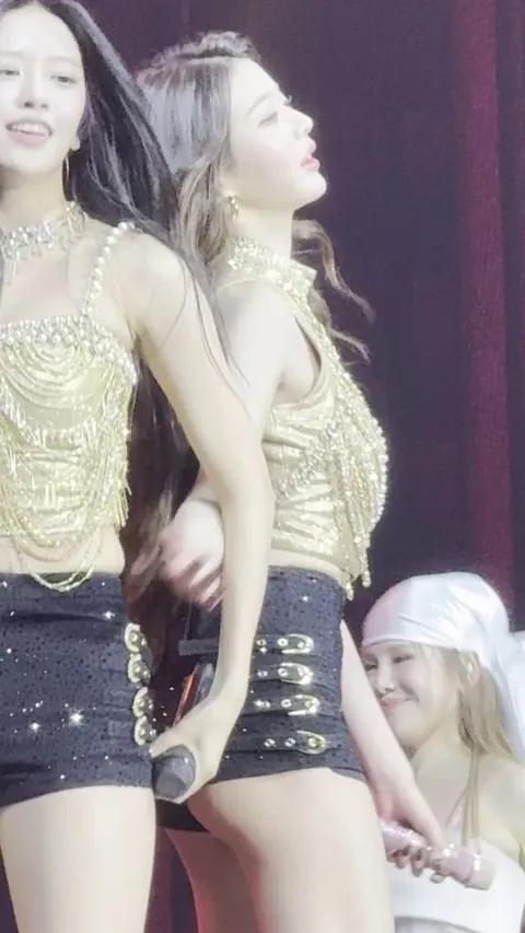 IVE - Wonyoung feat. Yujin