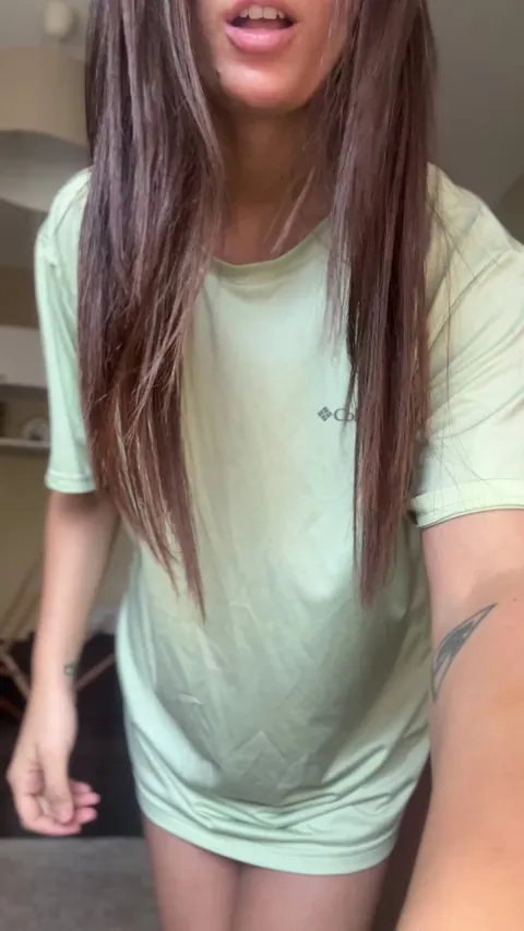 On off of an Italian simple girl with natural boobs 