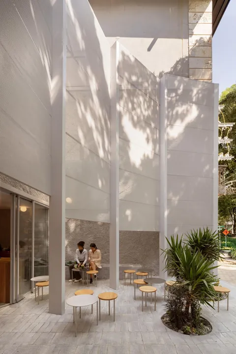 Store With A Gap by Studio Cadena