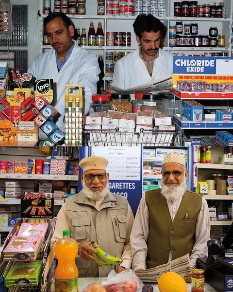 Photographer tracked down people he captured 40 years ago to recriate their photos