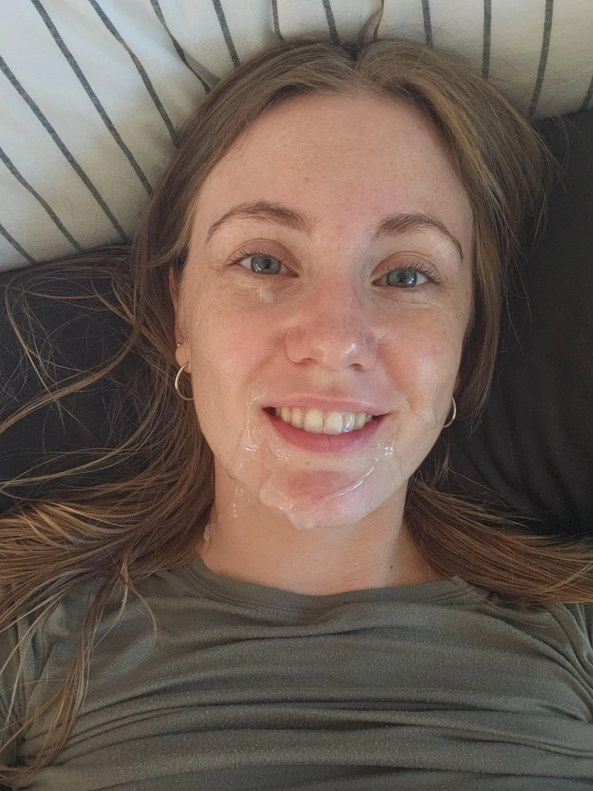 No makeup just cum 😊