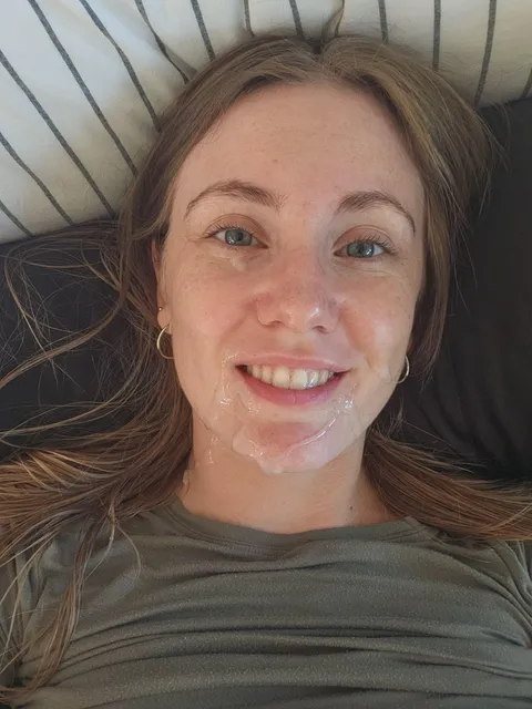 No makeup just cum 😊