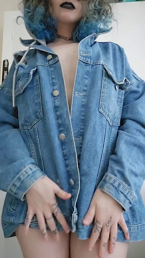 Oversized jacket, nothing underneath 