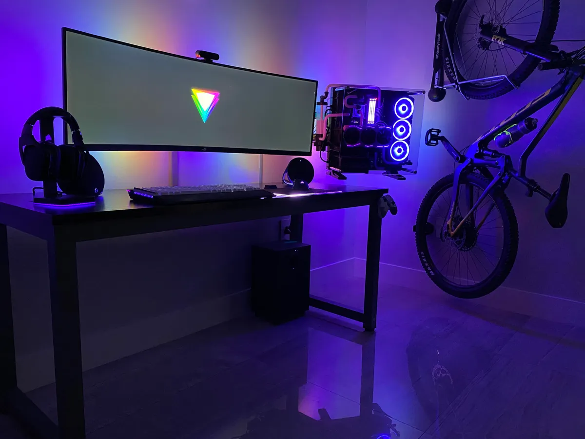 Back at again, New apartment! NEW SETUP 🤤🤤