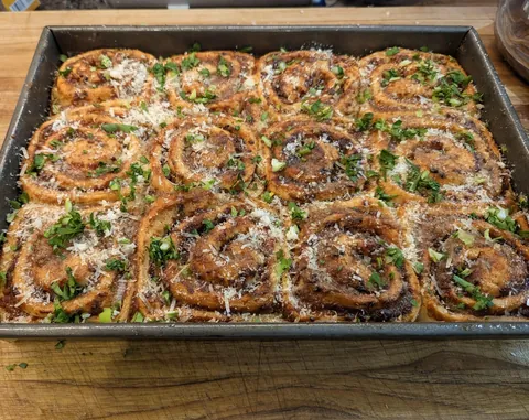 [Homemade] Roasted Garlic Rolls