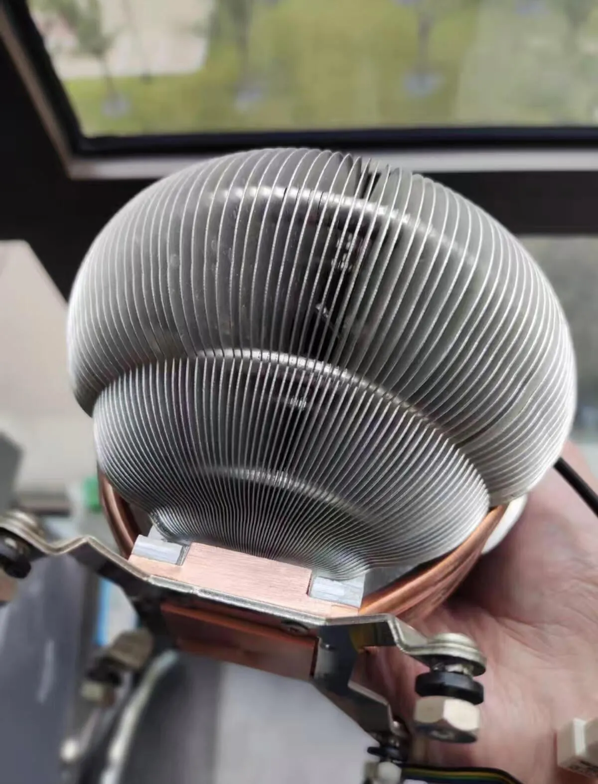 The old CPU cooler I just replaced   it’s really rare to see this kind of design nowadays