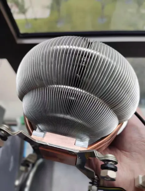 The old CPU cooler I just replaced   it’s really rare to see this kind of design nowadays