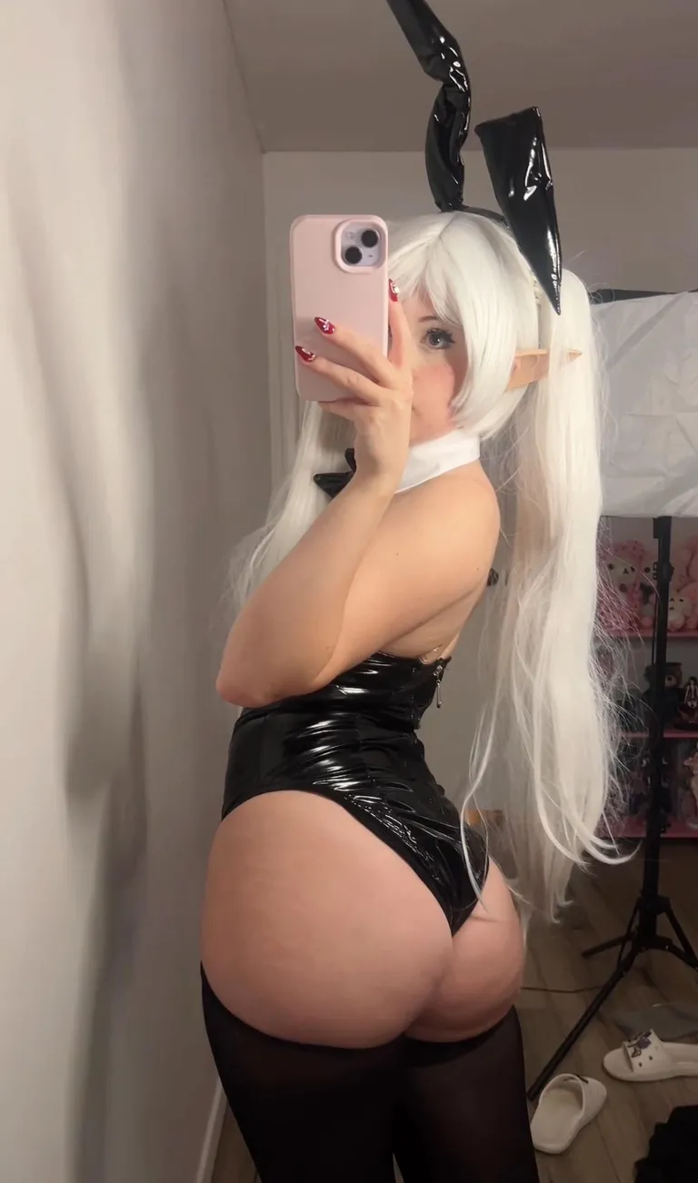 Frieren in a bunnysuit by me