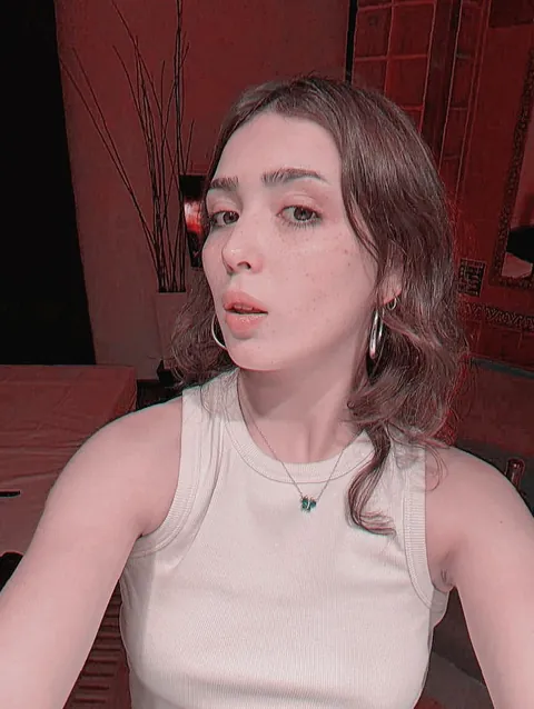 Just got out of the shower and wore this cute outfit, do I look hot F18