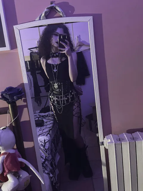 22f from italy - do your worst