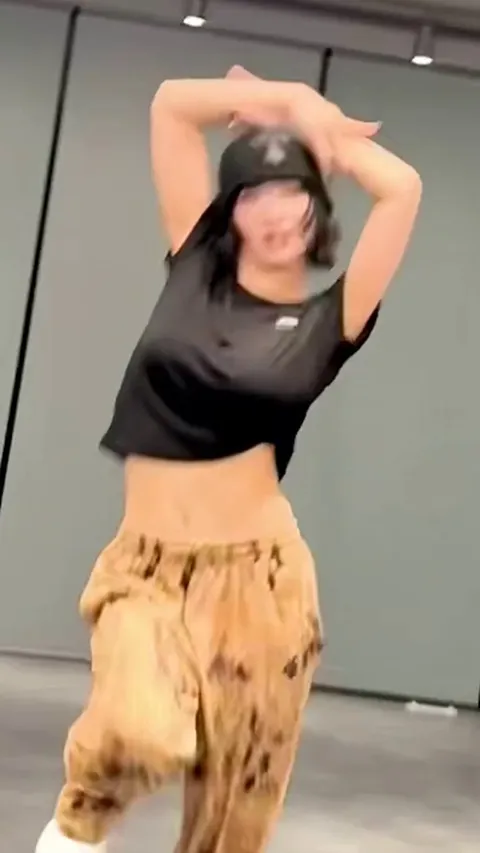 TWICE - Momo