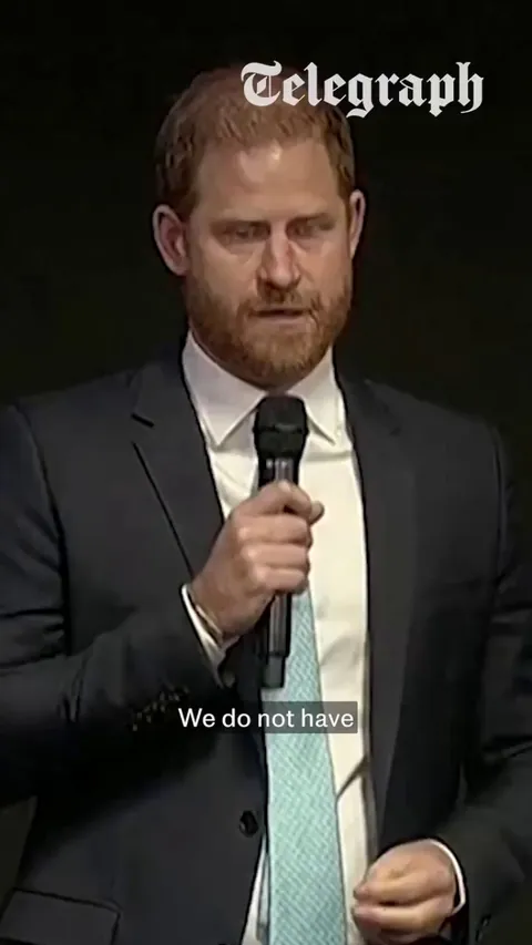 The teleprompter stopped working.