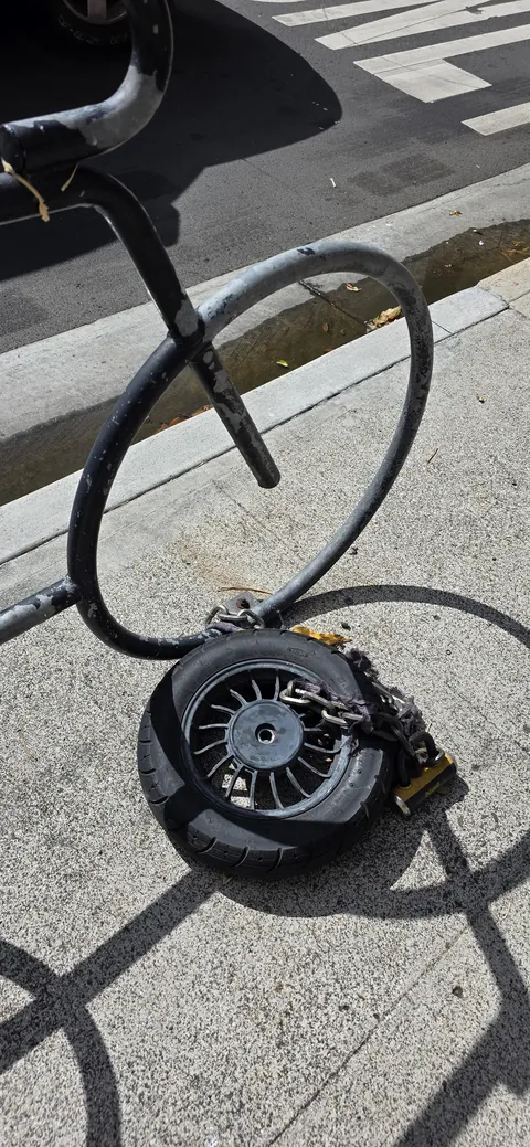 Make sure your lock goes through the frame… nothing’s safe in downtown Honolulu 😩