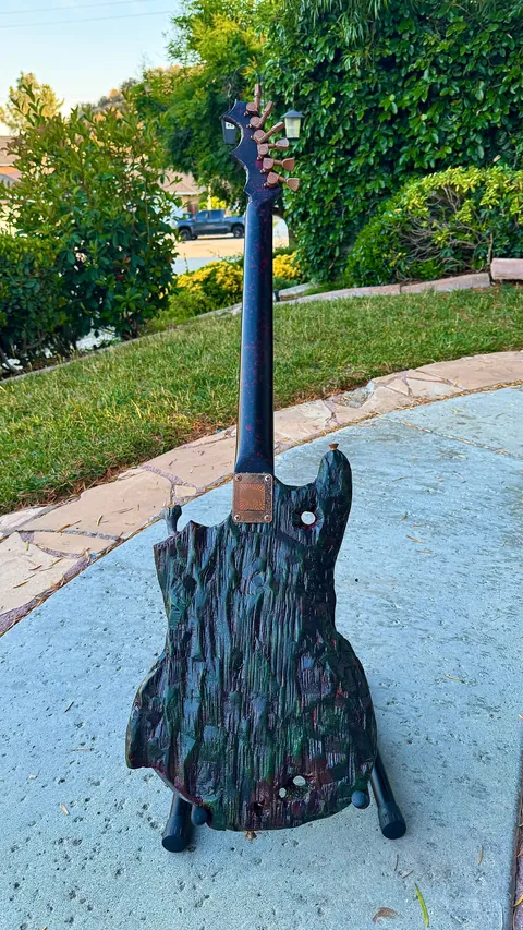Turned my old guitar into a Zombie guitar.