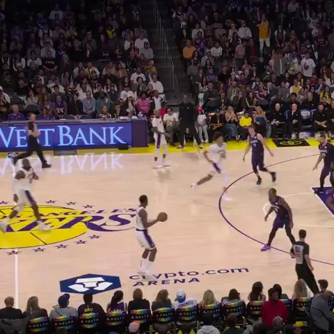 LeBron James is the first player in NBA history to record a single quarter with: 15+ PTS 5+ REB 5+ AST 100% FG