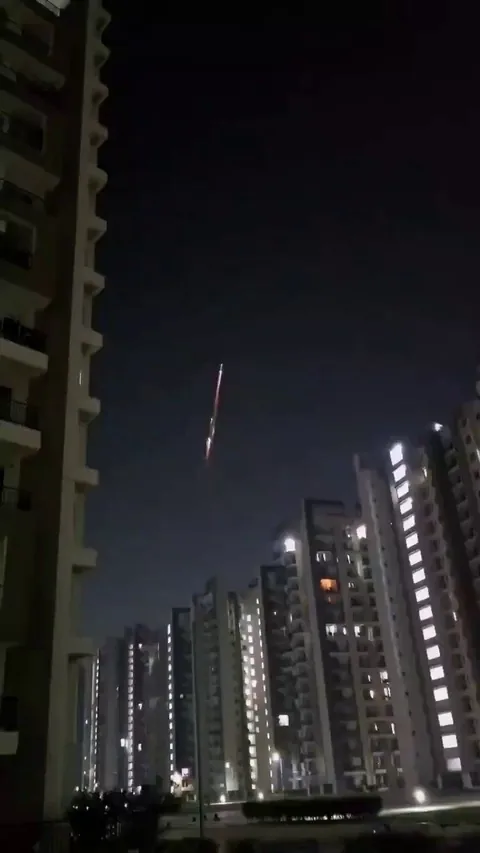 Spotted above noida sky today at 1:40 AM