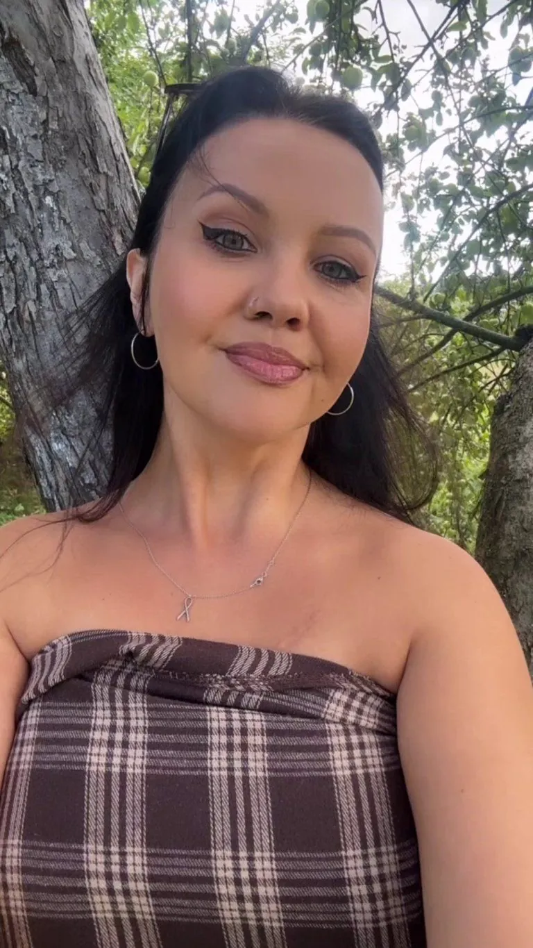 Do u want to be friends with a MILF slut?