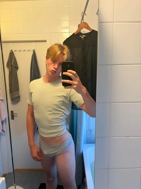 Do u like skinny btms? 18y