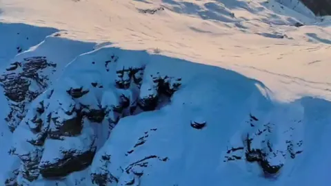 The footage of a volunteer’s thermical drone the moment it saw where Volga, my friend’s dog, took shelter after a fall during a hike with her owner. She spent a night there knowing we would have come.