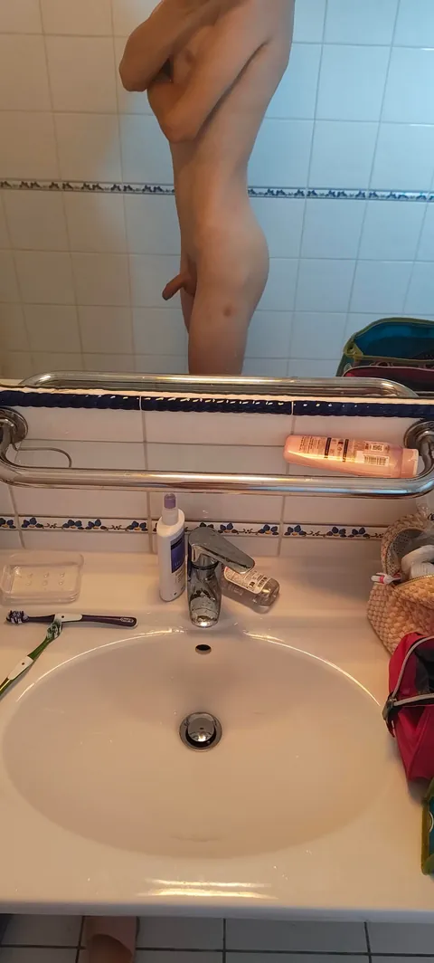Tell me what is better with pants or without pants? M18