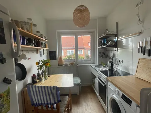 Posted in male living space and was told to post here :)