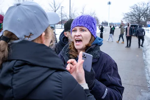 (OC) Protestors offering free snacks get confronted by ICE supporter in MN