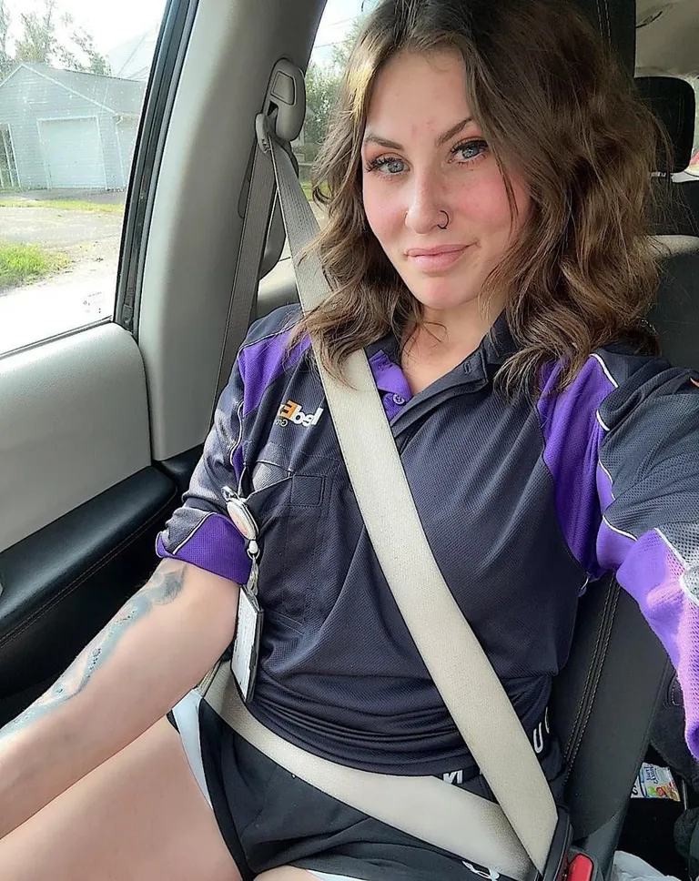 Tell me honestly, does my mom bod give you a boner? 🧐➡️ F25