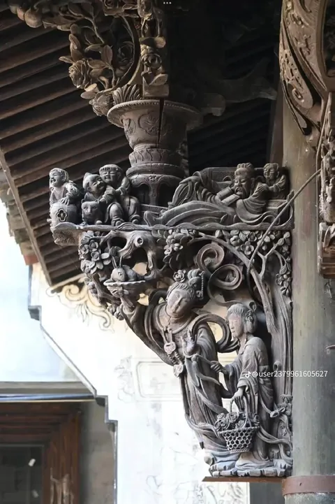 The amount of detail on Chinese column supporter architecture