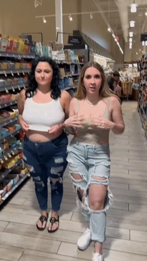 Flashing titties with my girlfriend Josie Jaxxon ;)