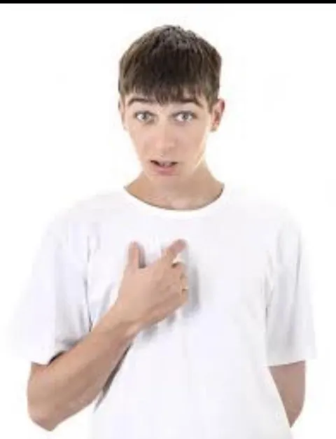 a 17 year old girlfriend asked me to be her boyfriend.. 😭😭